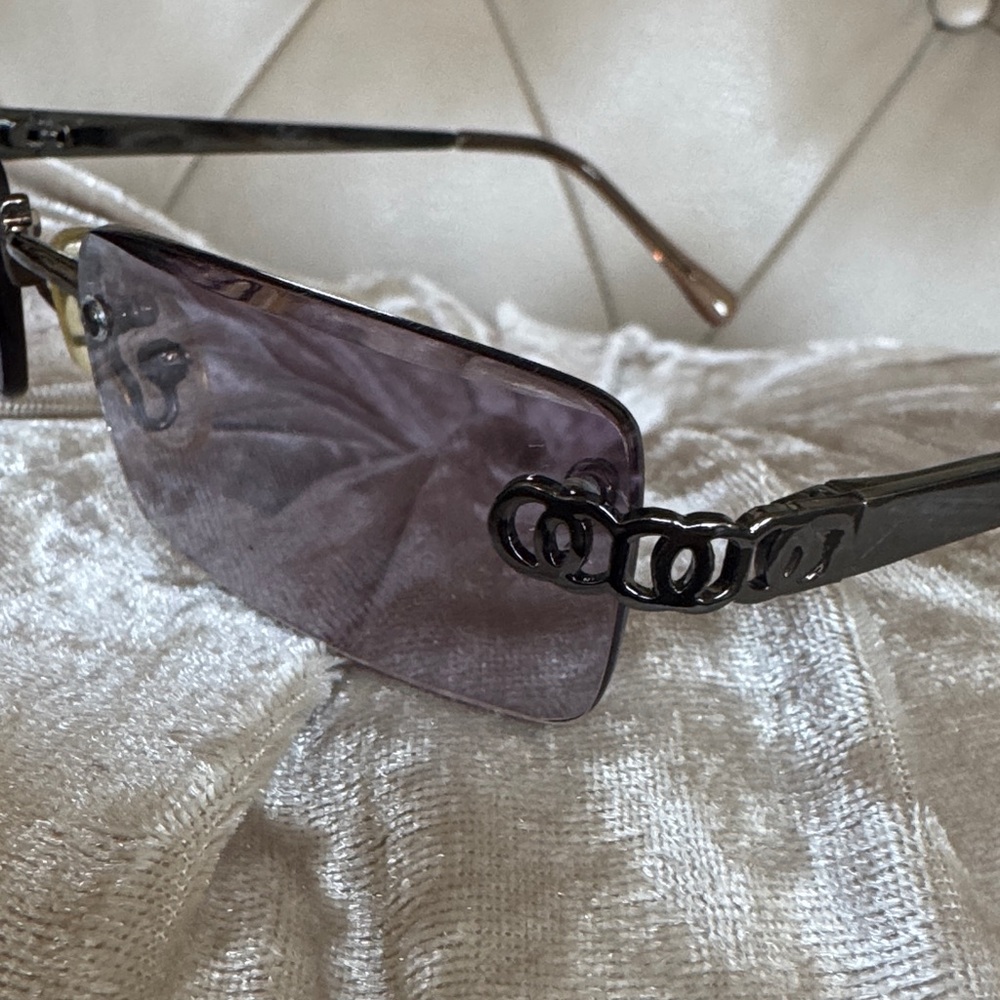 Vintage Hunmetal Gray Rectangular Sunglasses - image 4